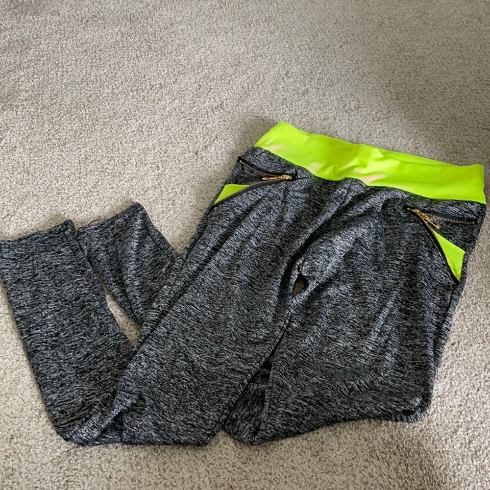 Leggings with zipper